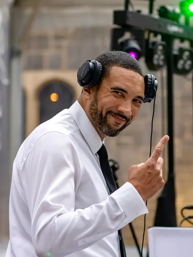 wedding dj giving a thumbs up