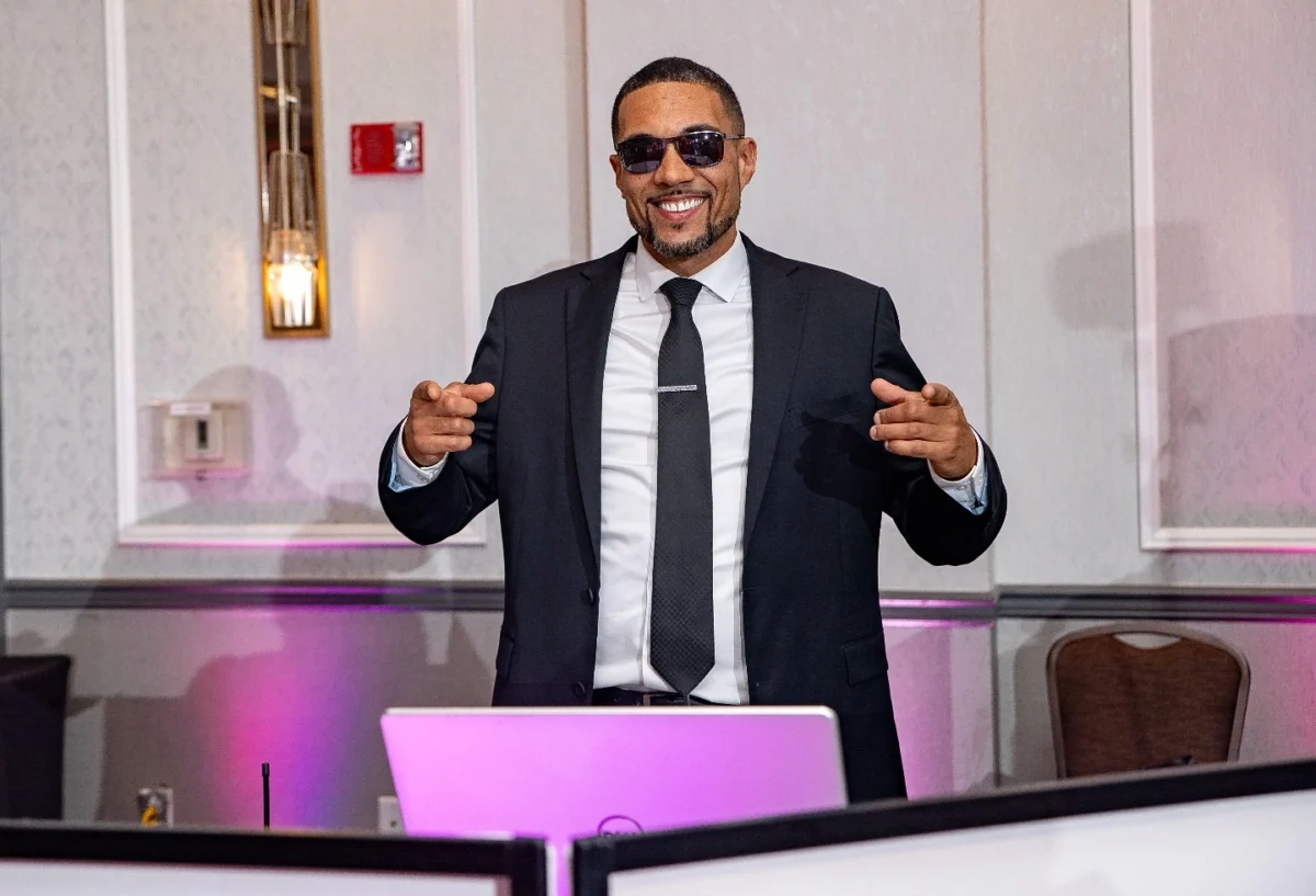 How to find the best wedding DJ near me featured image